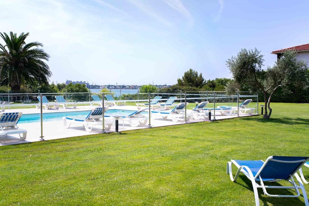 Ariane Hotel Fos Sur Mer Фос-сюр-Мер Экстерьер фото